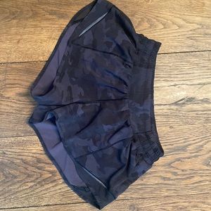 Lululemon Black /Gray Camo Hotty Hot shorts size 4